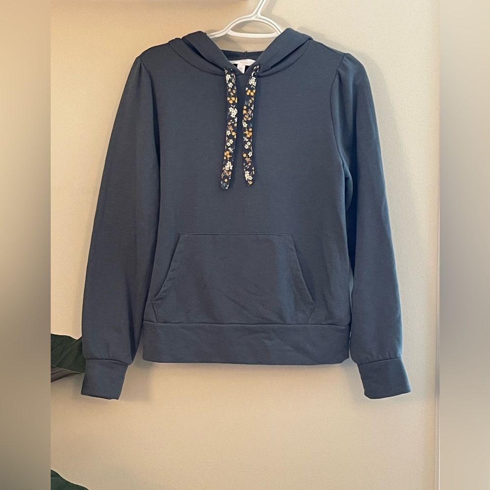 lightweight sweatshirt